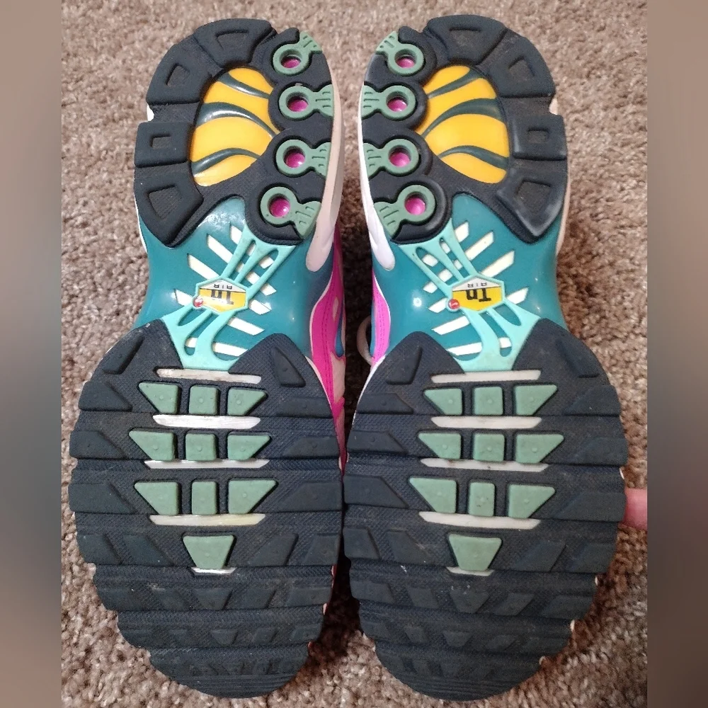 Nike Women's Air Max Plus Premium White Tropical Twist Sneakers 8.5 - Picture 7 of 12